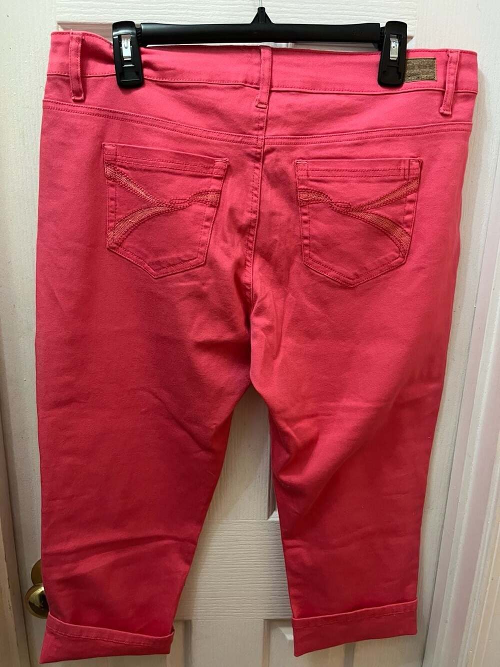 Bandolino Capri Pants Size 14 Coral Pink Cuffed Jeans - Picture 3 of 3